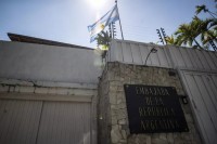 Venezuela, liberi i 5 oppositori nell&#039;ambasciata argentina. In una  operazione congiunta Usa e Italia