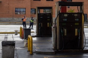 ¿Cómo respetamos la cuarentena? El suplicio de los venezolanos por agua y combustible