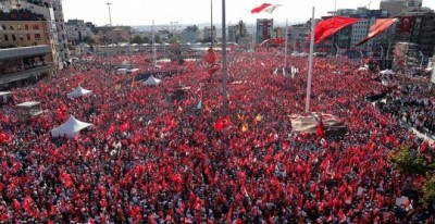 La oposición turca sale a la calle por primera vez tras el fallido golpe de Estado