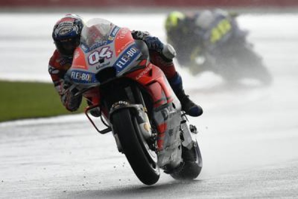 Andrea Dovizioso trionfa sotto la pioggia nel Gp di Valencia