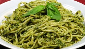 Pasta con salsa de pesto genovés