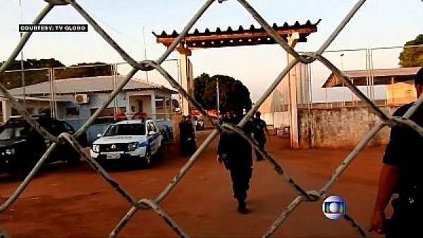 Brasile, guerra tra gang in due carceri: detenuti decapitati, almeno 18 morti