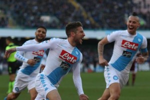 Dries Mertens celebra con Napoli