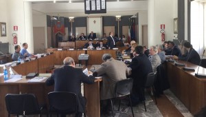 Taranto - Salta consiglio comunale e il sindaco non c&#039;e, Vietri «siamo alle comiche finali»