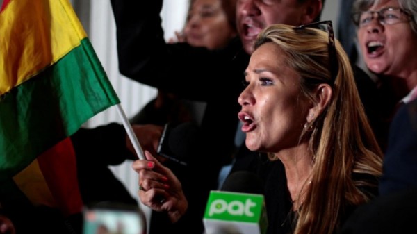Jeanine Áñez asume la presidencia de Bolivia