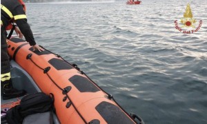 Tromba d’aria sul Lago Maggiore. Si ribalta una barca turistica, due morti e due dispersi.