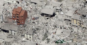 Terremoto devasta il Centro Italia, oltre 63 morti. Nuova scossa del 4.9 ore 14