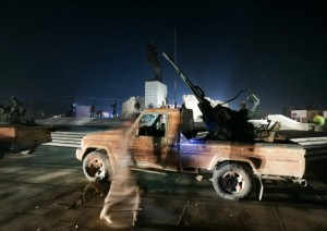 Ribelli jiadisti nelle strade di Aleppo, Siria