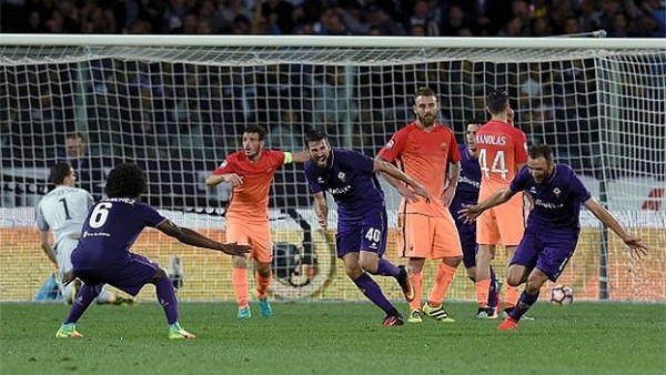 El Fiorentina vence 1-0 al Roma con un gol en el 82 de Badelj. Nápoles en la primera posición de la tabla