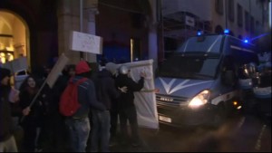 Italian students turn violent over turnstiles