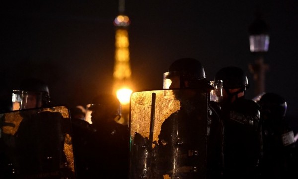 Pensioni: respinte le mozioni di sfiducia. Proteste in Francia, 171 fermati