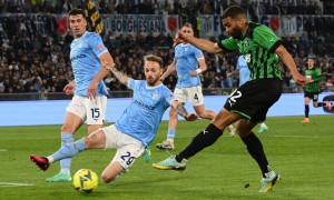 Lazio-Sassuolo finisce 2-0, gol di Anderson e Basic. Nuovo rinvio per la festa del Napoli