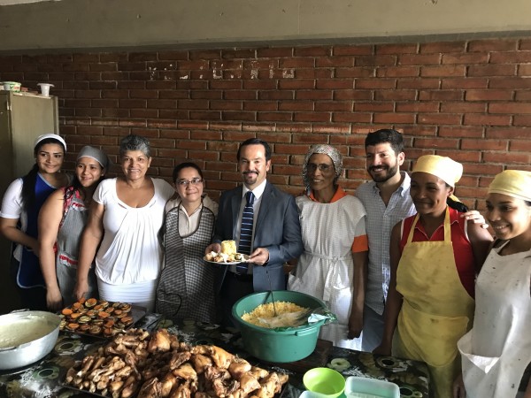 La Embajada de Francia conmemoró un Goût de France Solidario en los comedores populares de La Vega