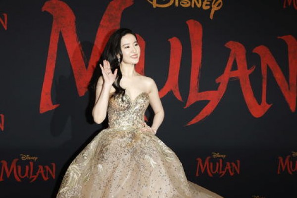 La actriz Liu Yifei, protagonista de &quot;Mulan&quot;&#039; en la premiere en Hollywood 