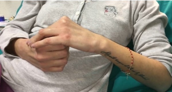 Violenza donne, Gessica Notaro dall’ospedale, «Tengo duro, mi date la carica»/VIDEO