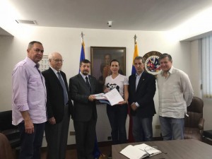 #SoyVenezuela entrega 45.000 firmas en respaldo al Secretario General de la OEA, Luis Almagro
