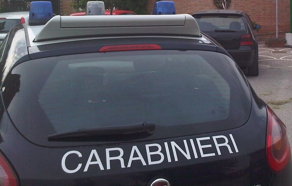 Offre droga ai carabinieri in borghese: arrestato