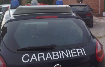 Offre droga ai carabinieri in borghese: arrestato