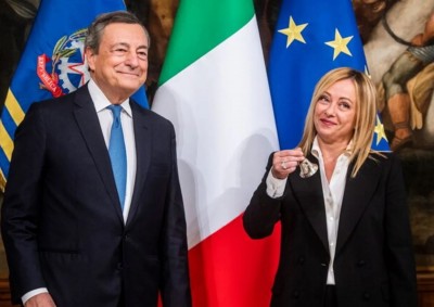 cerimonia della consegna della campanella fra Mario Draghi e Giorgia Meloni