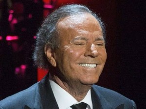 El famoso cantante español Julio Iglesias 