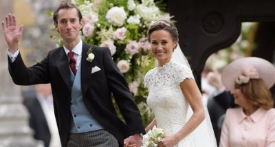 Pippa Middleton y su esposo James Matthews saludan tras la ceremonia nupcial