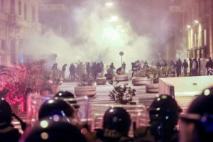 Coprifuoco e forse lockdown, a Napoli esplode la rivolta