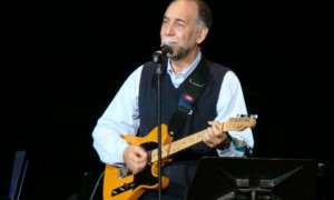 Falleció el cantante, músico y compositor Carlos Moreán