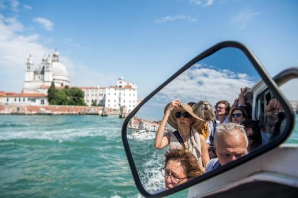 Venecia cobrará ingreso a turistas