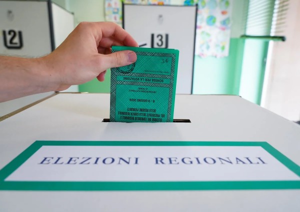 Liguria: alle 15 lo spoglio del voto, subito i risultati del testa a testa tra Bucci e Orlando