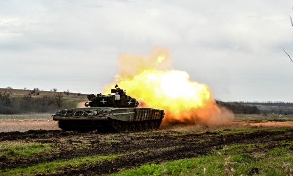 Un carro armato T72 in Ucraina 