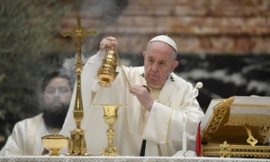 Papa Francisco preside la misa del Jueves Santo en el Vaticano