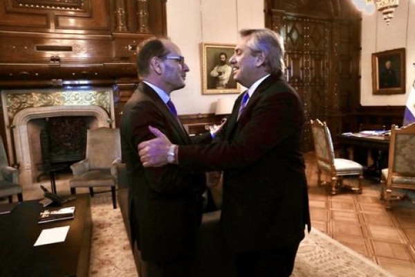 Alberto Fernández con Giuseppe Manzo