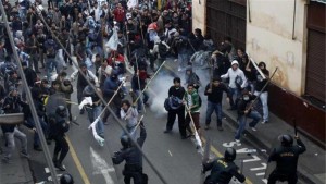 Peruvian students clash with police during protest
