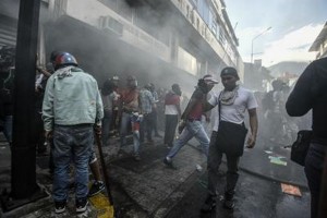 Venezuela al voto, ancora sangue: almeno 15 morti