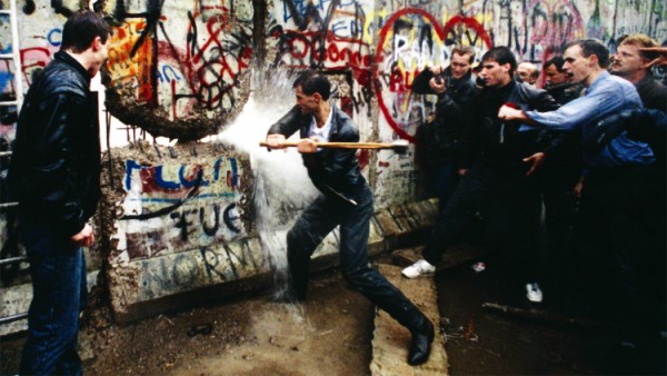 Le vittime del Muro comunista di Berlino &#039;Nessuna barriera è troppo alta&#039;. Berlino ricorda
