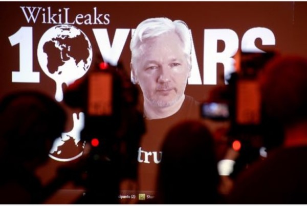 L&#039;Ecuador ammette di aver limitato l&#039;accesso al web per Assange