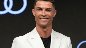 Cristiano Ronaldo acepta rebaja de sueldo para ayudar a personal de Juventus