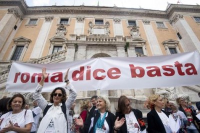 Roma dice basta, masiva manifestación protesta contra &quot;el estado de abandono&quot; en la capital italiana