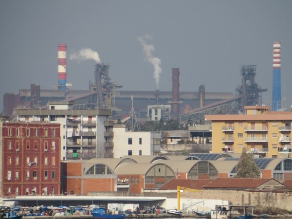 Non si vive a senso unico: una città unita coniughi realismo e fermezza. Per esigere la sua chance