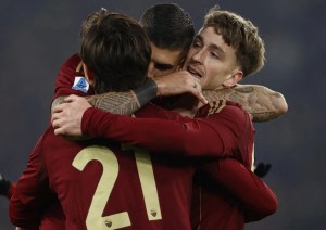 Il derby va alla Roma. La Capitale è giallorossa