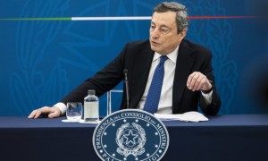 Draghi: &quot;Green pass per circolare liberamente in Italia da metà maggio&quot;