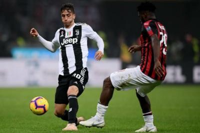 Milan-Juventus 0-2. Higuain sbaglia il rigore e si fa espellere