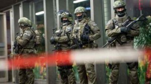 Germania, sotto assedio Monaco la polizia è terrorismo: almeno 9 morti Caccia a tre attentatori in fuga