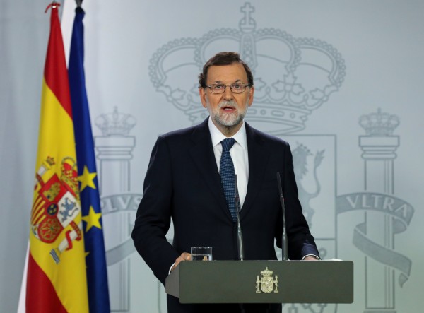 El Primer Ministro español Mariano Rajoy entrega una declaración en el Palacio de la Moncloa en Madrid, España, 11 de octubre de 2017.