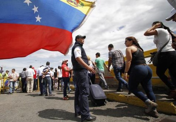 Cientos de venezolanos cruzan las fronteras en busca de alimentos.