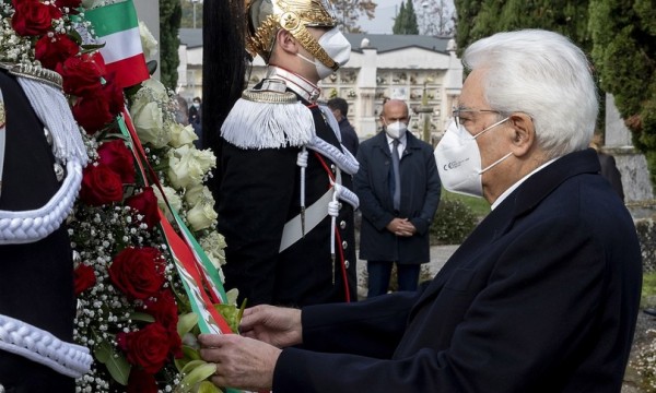 Il monito di Mattarella: &quot;Basta egoismi. Restiamo uniti contro il Covid&quot;