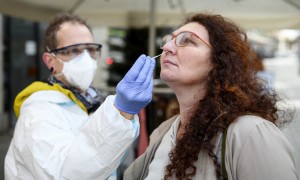 Coronavirus in Italia 68.052 casi e 140 morti. Il tasso di positività scende al 15,3%: bollettino 3 gennaio