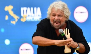 Beppe Grillo &#039;licenzia&#039; Conte: &quot;Non ha visione politica, né capacità manageriale&quot;