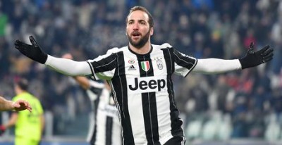 Higuain double helps Juve set record