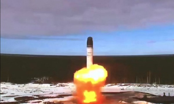 Il lancio di un missile balistico nucleare russo